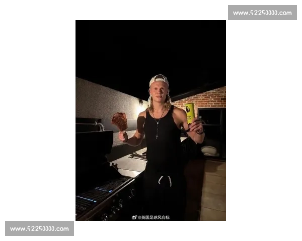 哈兰德打卡 Drake 演唱会：30 首神曲燃爆曼城，挪威神锋晒自拍直言 “该补觉了”